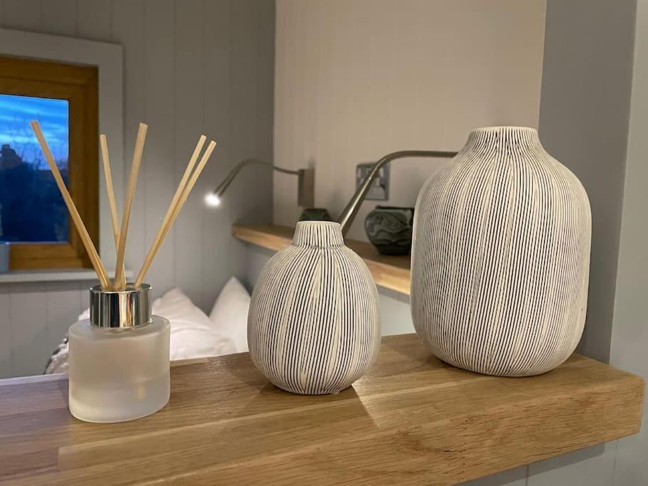 The Hut@Trefechan Wen - Coastal Coziness! Goodwick المظهر الخارجي الصورة