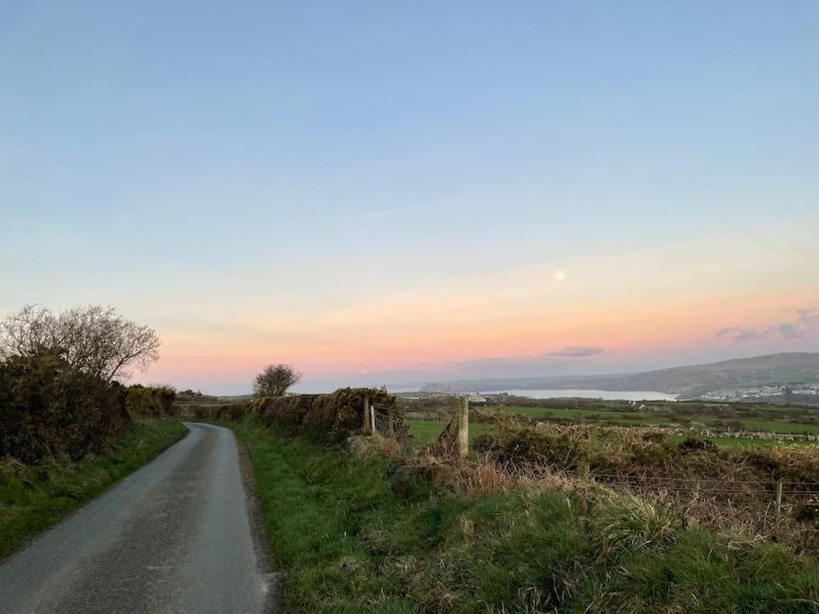 The Hut@Trefechan Wen - Coastal Coziness! Goodwick المظهر الخارجي الصورة