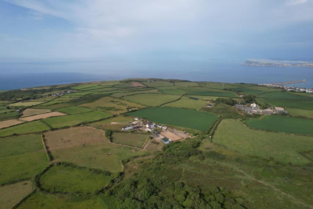 The Hut@Trefechan Wen - Coastal Coziness! Goodwick المظهر الخارجي الصورة