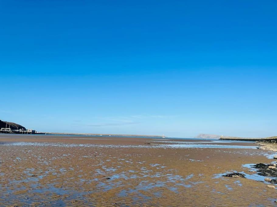 The Hut@Trefechan Wen - Coastal Coziness! Goodwick المظهر الخارجي الصورة