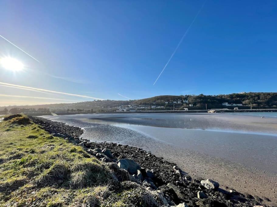 The Hut@Trefechan Wen - Coastal Coziness! Goodwick المظهر الخارجي الصورة