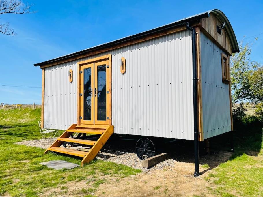 The Hut@Trefechan Wen - Coastal Coziness! Goodwick المظهر الخارجي الصورة