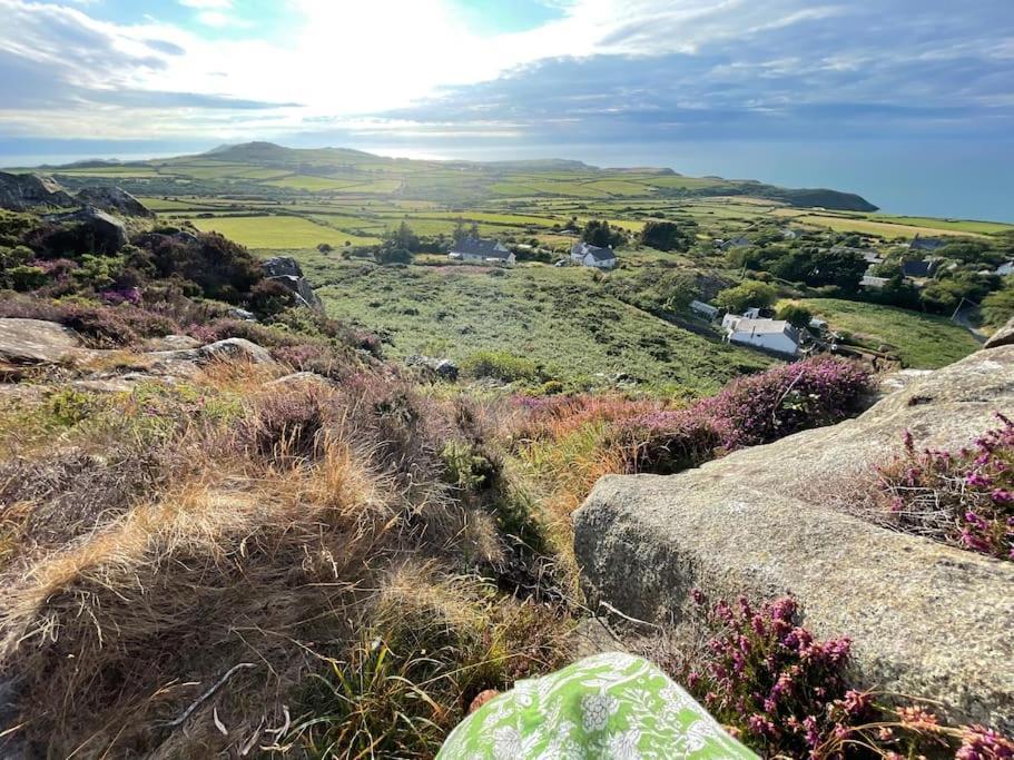 The Hut@Trefechan Wen - Coastal Coziness! Goodwick المظهر الخارجي الصورة